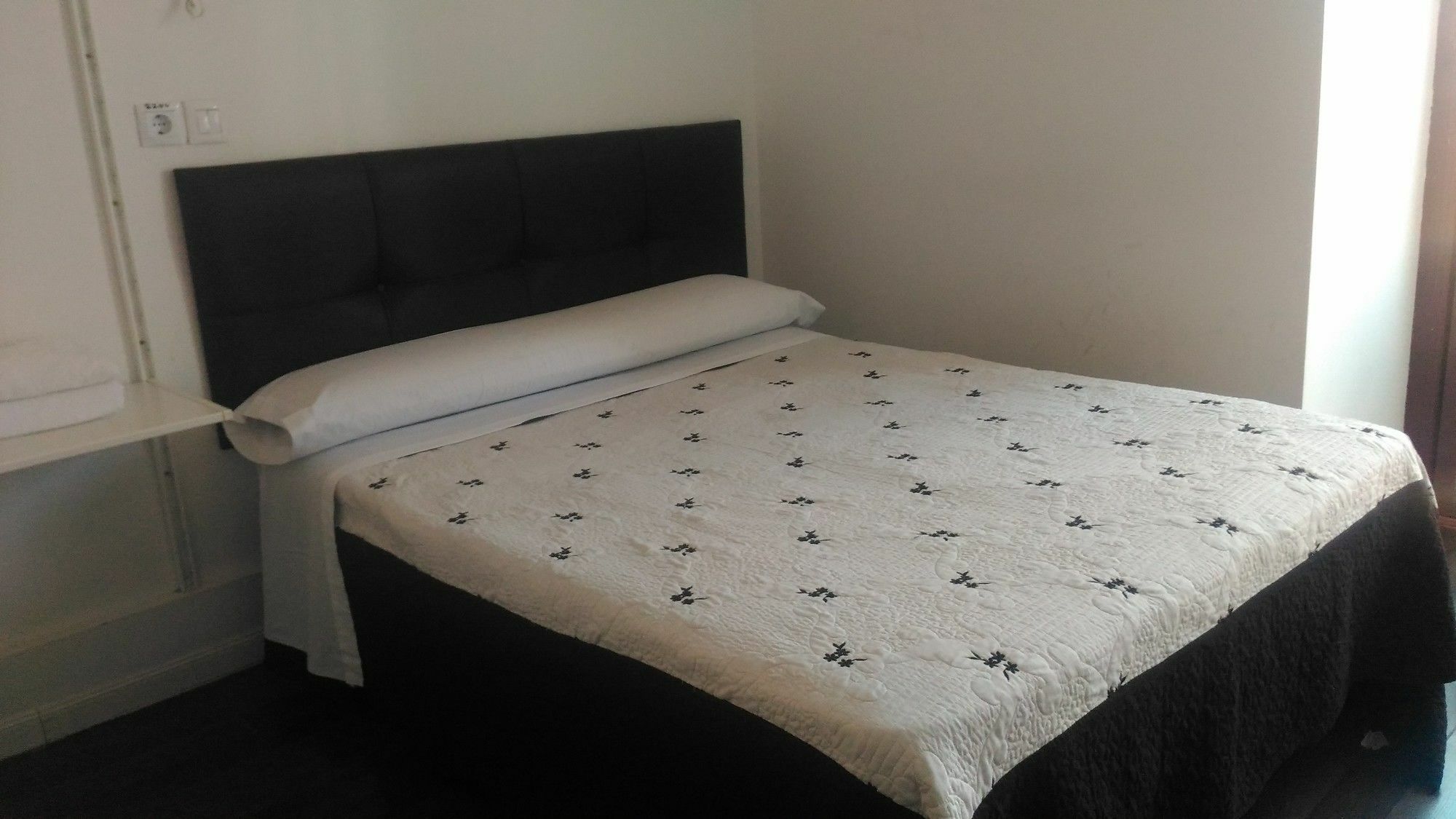 מדריד Hostal Alaska מראה חיצוני תמונה