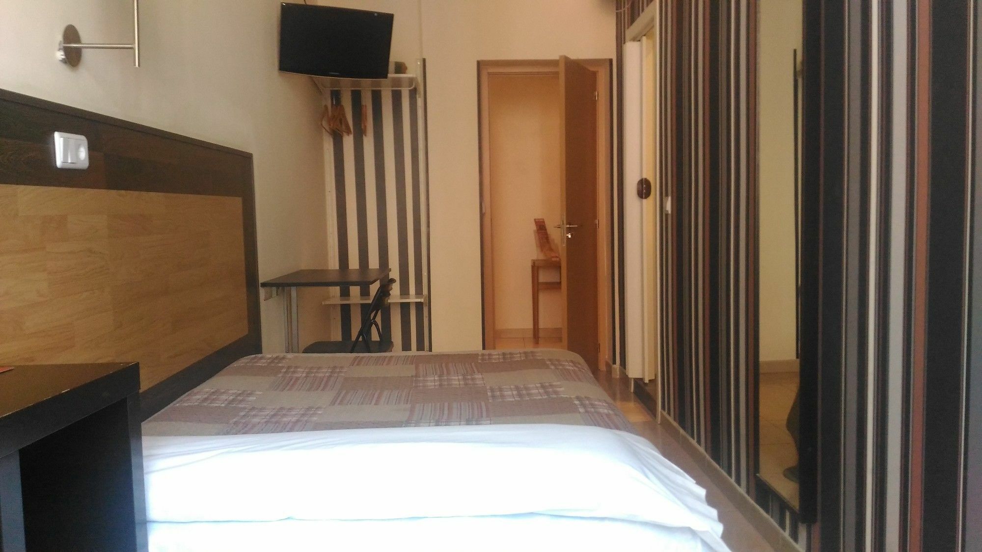 מדריד Hostal Alaska מראה חיצוני תמונה