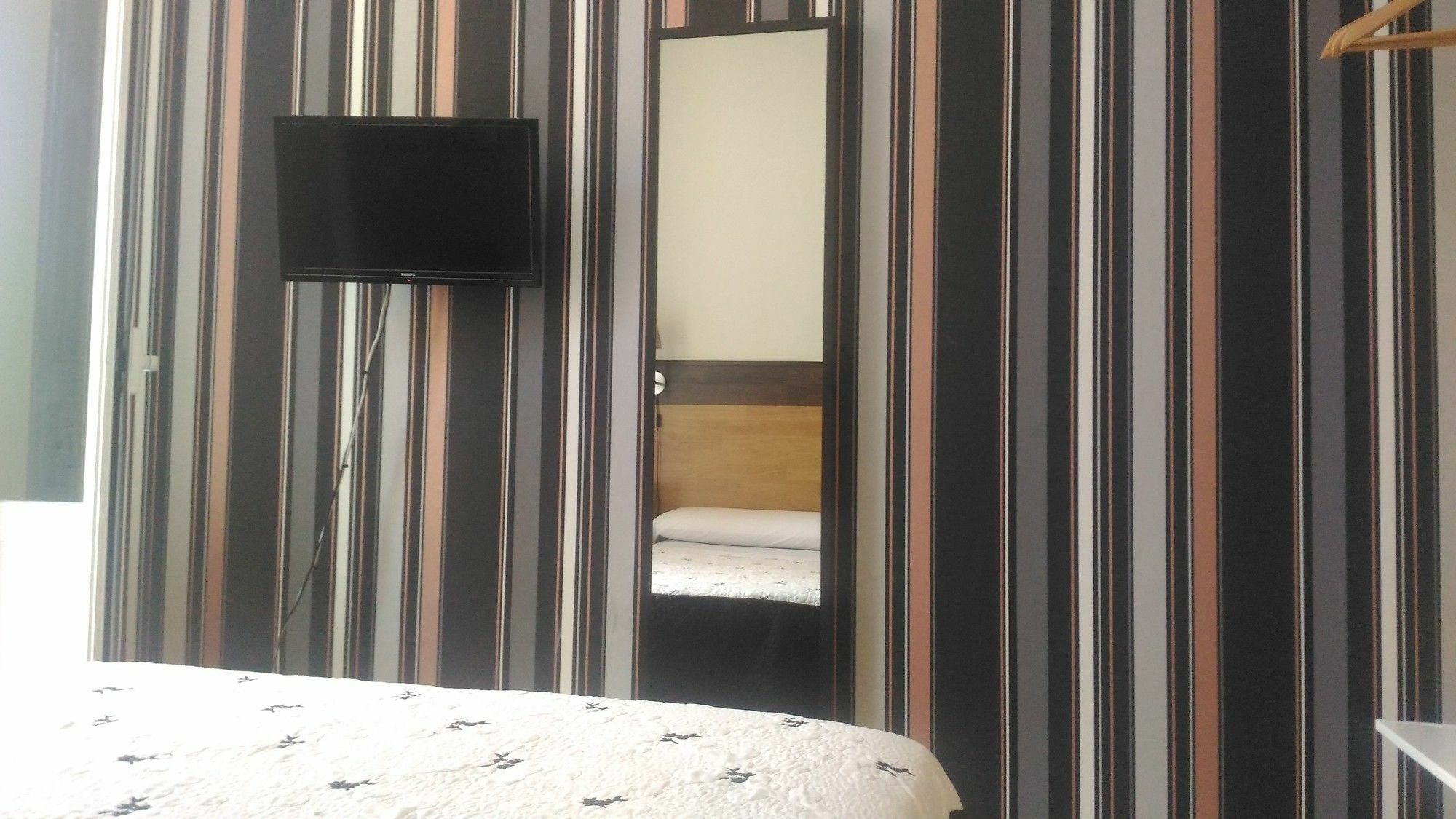 מדריד Hostal Alaska מראה חיצוני תמונה