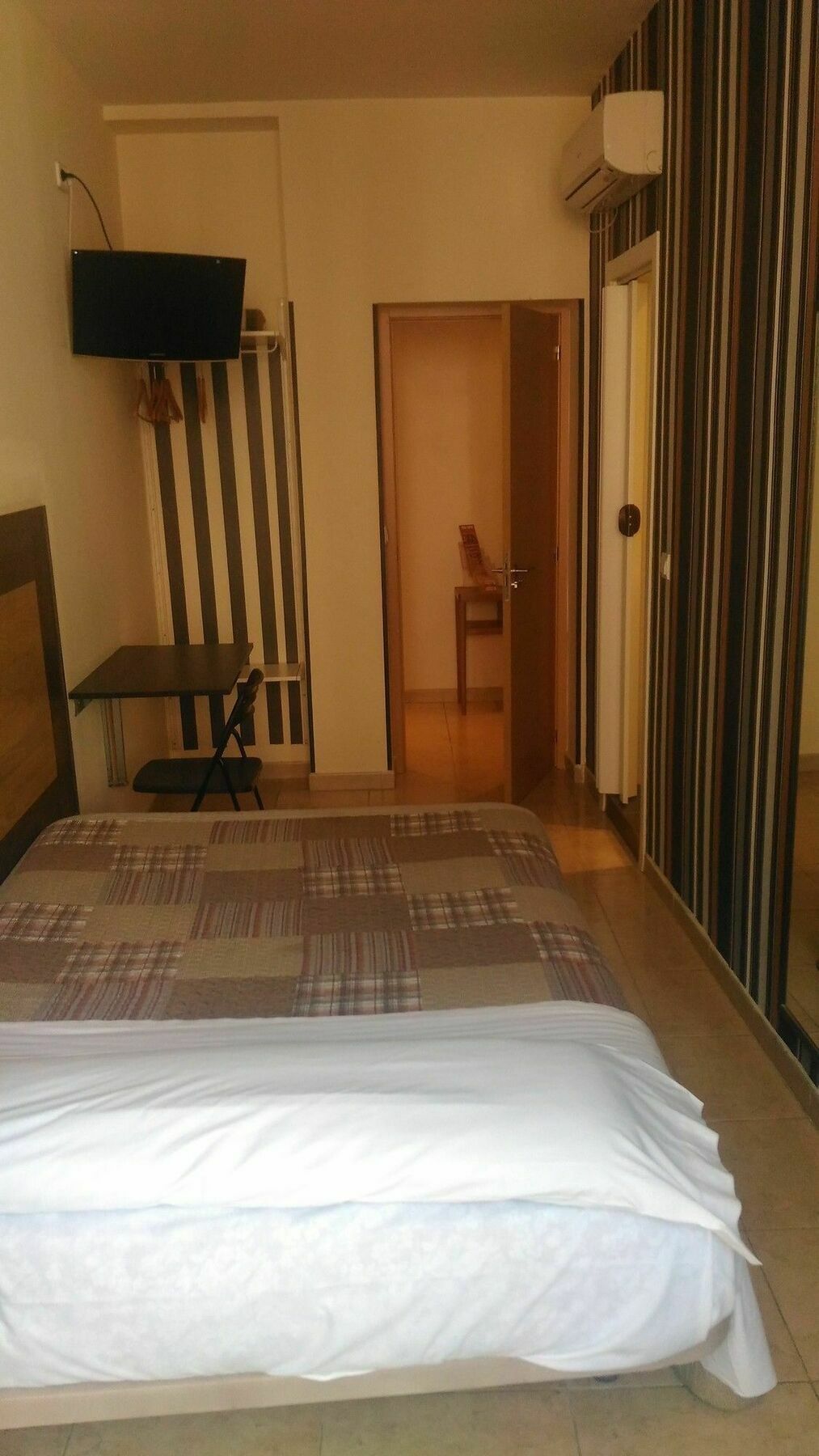 מדריד Hostal Alaska מראה חיצוני תמונה